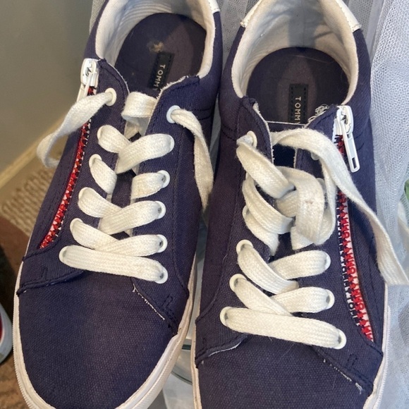 Tommy Hilfiger Sneakers Shoe 💕🛥 - Picture 2 of 8